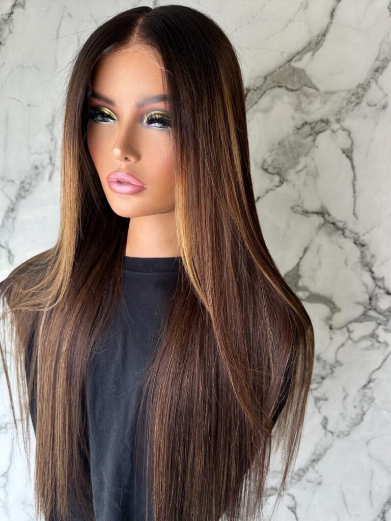 Read more about the article Este ok să coafezi, vopsești sau folosești accesorii termice pe perucile din păr natural?